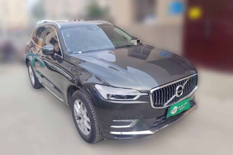 Used Volvo XC60 2020 T5 4x4 Zhiyi Luxury Edition Front Right 45 Deg