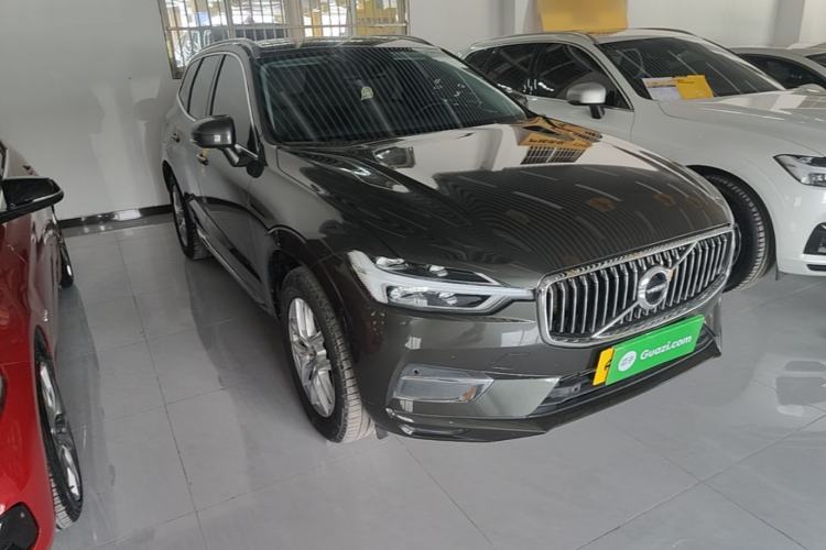 Used Volvo XC60 2020 T5 4x4 Zhiyi Luxury Edition Front Right 45 Deg