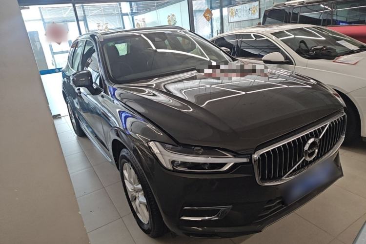Used Volvo XC60 2020 T4 SmartDrive Luxury Edition Front Right 45 Deg