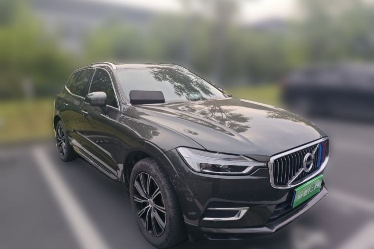 Used Volvo XC60 2020 T5 4x4 Smart Luxury Edition Front Right 45 Deg