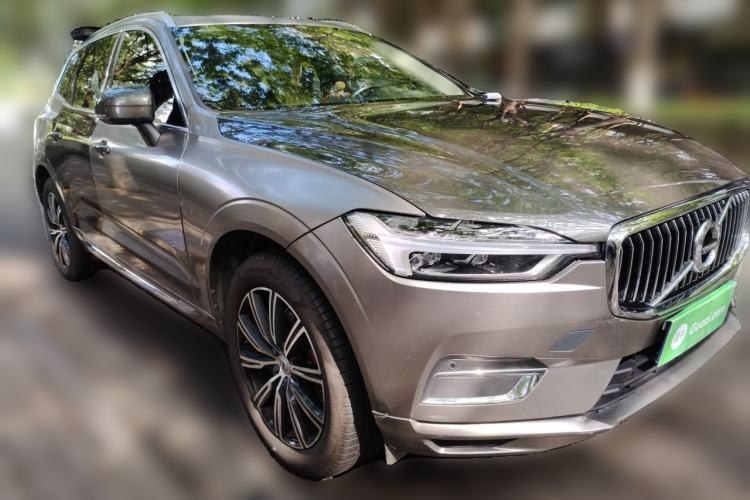 Used Volvo XC60 2020 T5 4x4 Smart Luxury Edition Front Right 45 Deg