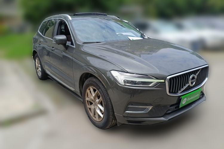 Used Volvo XC60 2020 T5 4x4 Zhiyi Luxury Edition Front Right 45 Deg