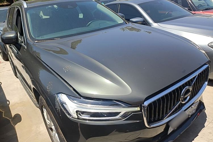 Used Volvo XC60 2020 T5 4x4 Zhiyi Luxury Edition Front Right 45 Deg