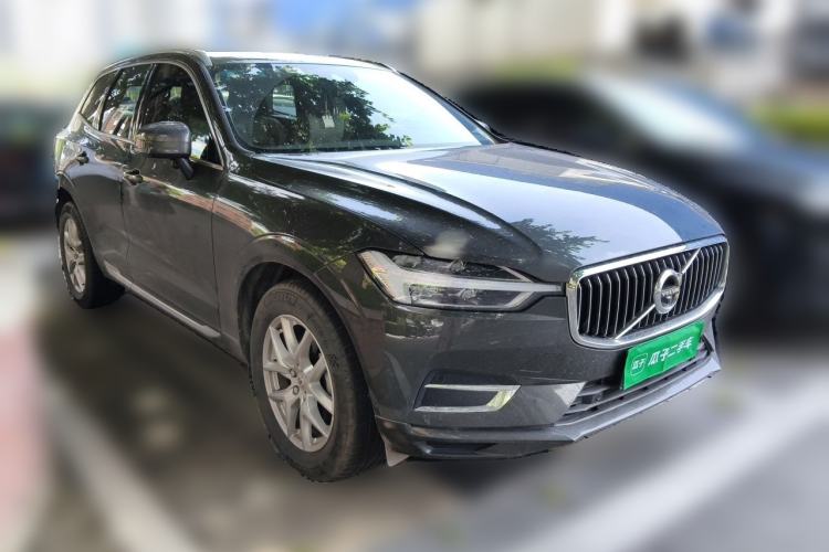Used Volvo XC60 2020 T5 4x4 Zhiyi Luxury Edition Front Right 45 Deg