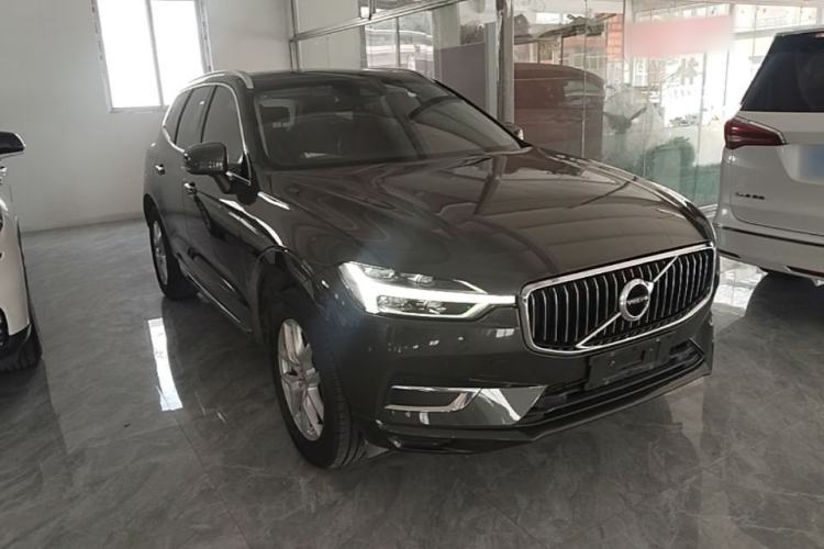Used Volvo XC60 2020 T5 4x4 Zhiyi Luxury Edition Front Right 45 Deg