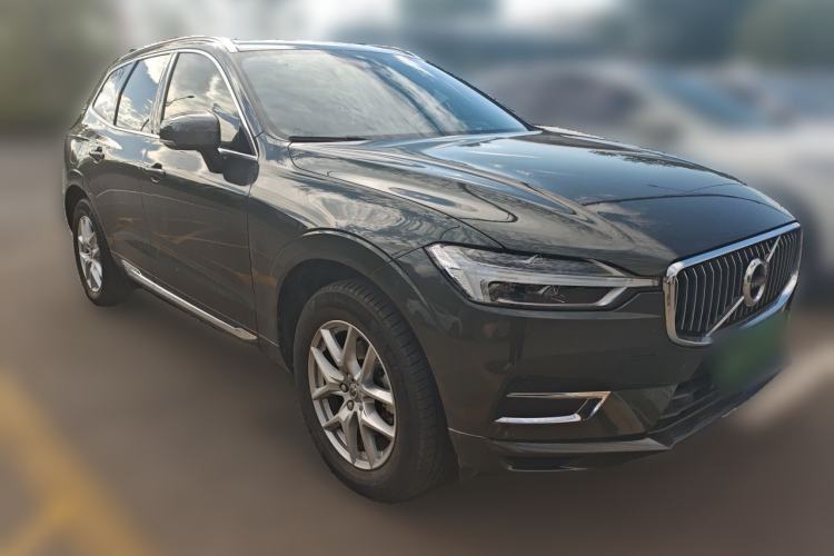 Used Volvo XC60 2020 T5 4x4 Zhiyi Luxury Edition Front Right 45 Deg