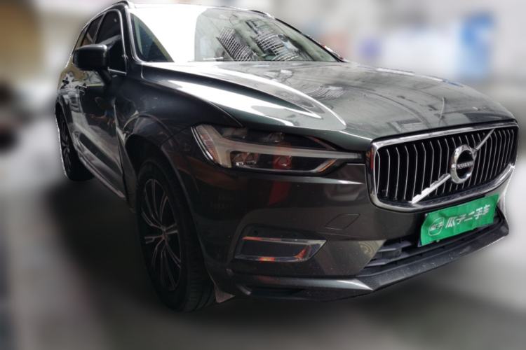 Used Volvo XC60 2020 T5 4x4 Smart Luxury Edition Front Right 45 Deg