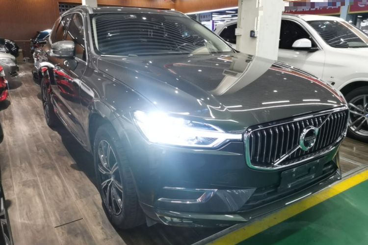 Used Volvo XC60 2020 T5 4x4 Zhiya Luxury Edition Front Right 45 Deg