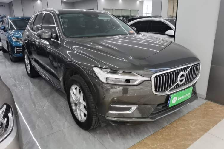 Used Volvo XC60 2020 T5 4x4 Zhiyi Luxury Edition Front Right 45 Deg