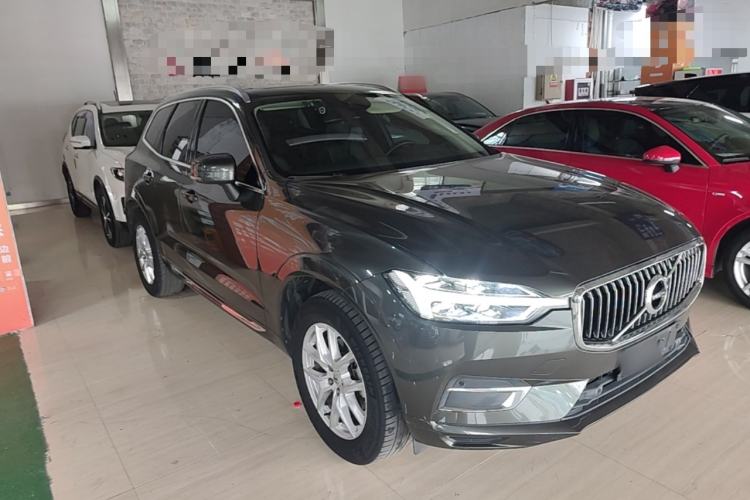 Used Volvo XC60 2020 T5 4x4 Zhiyi Luxury Edition Front Right 45 Deg