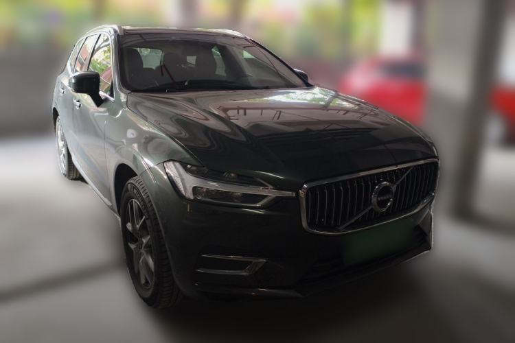 Used Volvo XC60 2020 T5 4x4 Zhiyi Luxury Edition Front Right 45 Deg