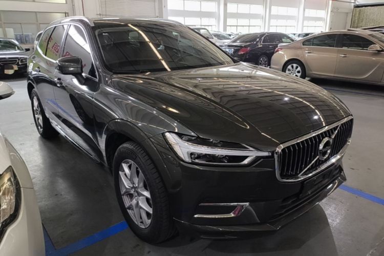 Used Volvo XC60 2020 T5 4x4 Zhiyi Luxury Edition Front Right 45 Deg