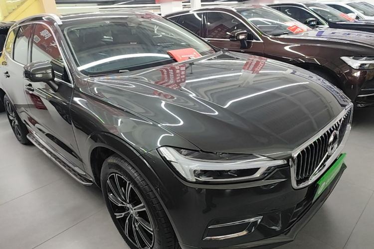 Used Volvo XC60 2020 T5 4x4 Smart Luxury Edition Front Right 45 Deg