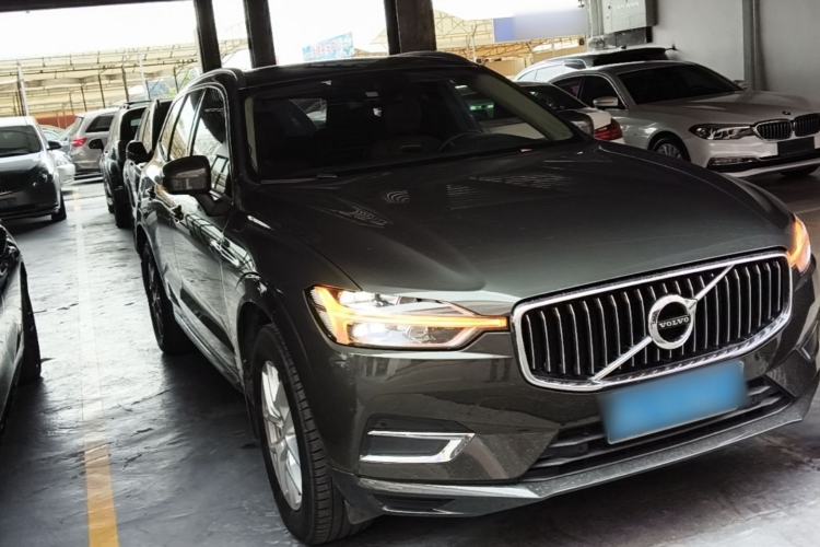 Used Volvo XC60 2020 T5 4x4 Zhiyi Luxury Edition Front Right 45 Deg