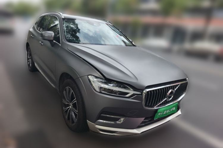 Used Volvo XC60 2020 T5 4x4 Smart Luxury Edition Front Right 45 Deg