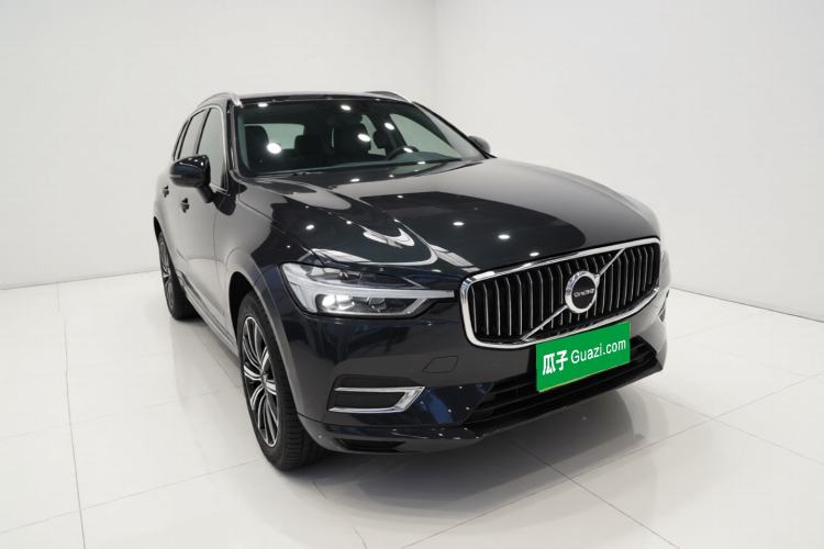 Used Volvo XC60 2020 T5 4x4 Smart Luxury Edition Front Right 45 Deg