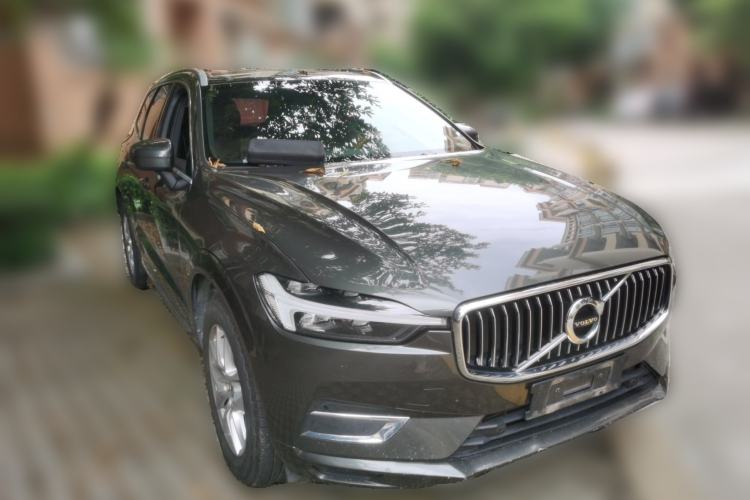 Used Volvo XC60 2020 T5 4x4 Zhiyi Luxury Edition Front Right 45 Deg