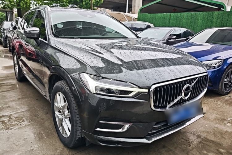 Used Volvo XC60 2020 T5 4x4 Zhiyi Luxury Edition Front Right 45 Deg