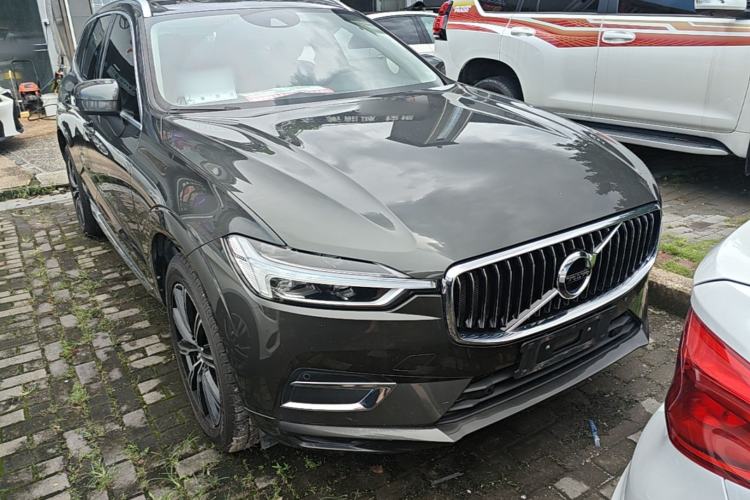 Used Volvo XC60 2020 T5 4x4 Smart Luxury Edition Front Right 45 Deg