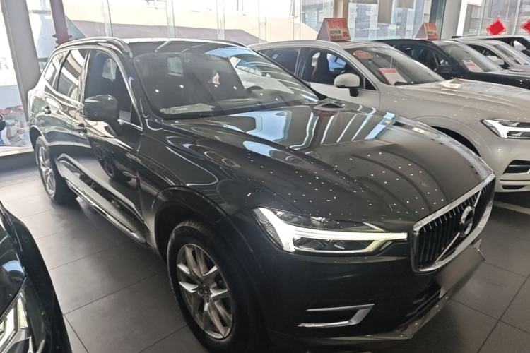 Used Volvo XC60 2020 T5 4x4 Zhiyi Luxury Edition Front Right 45 Deg