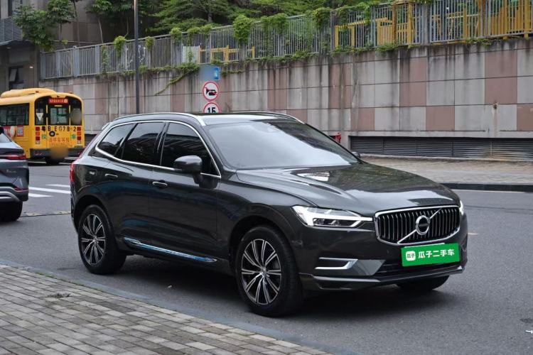 Used Volvo XC60 2020 T5 4x4 Smart Luxury Edition Front Right 45 Deg
