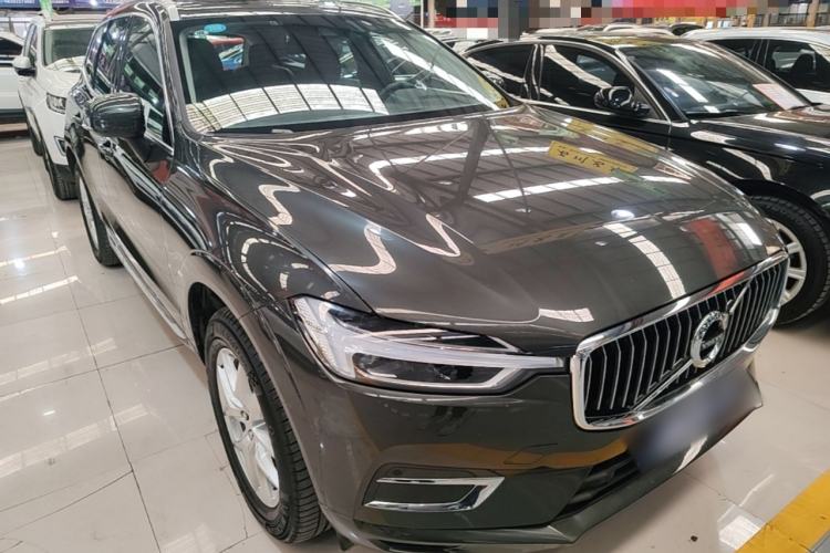Used Volvo XC60 2020 T5 4x4 Zhiyi Luxury Edition Front Right 45 Deg