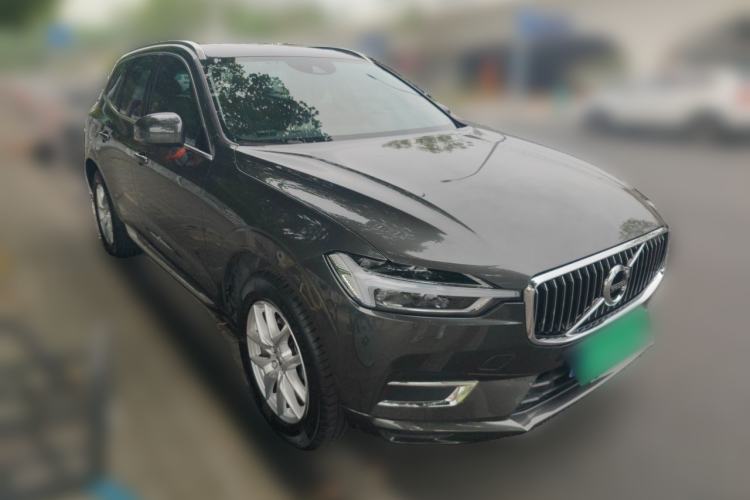 Used Volvo XC60 2020 T5 4x4 Zhiyi Luxury Edition Front Right 45 Deg