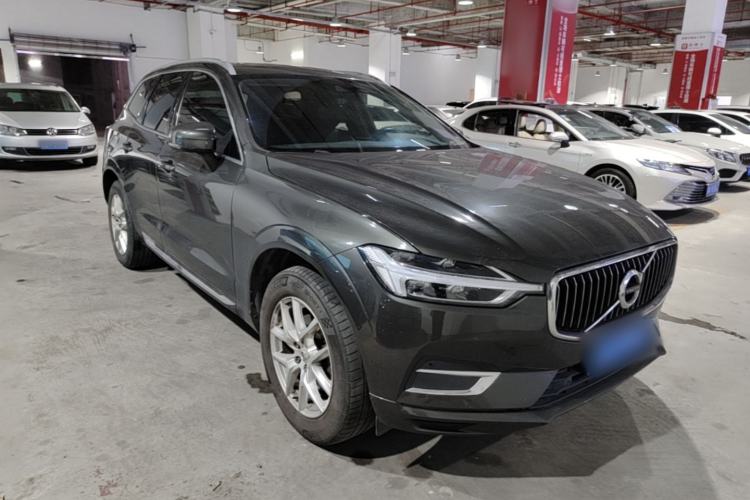 Used Volvo XC60 2020 T5 4x4 Zhiyi Luxury Edition Front Right 45 Deg