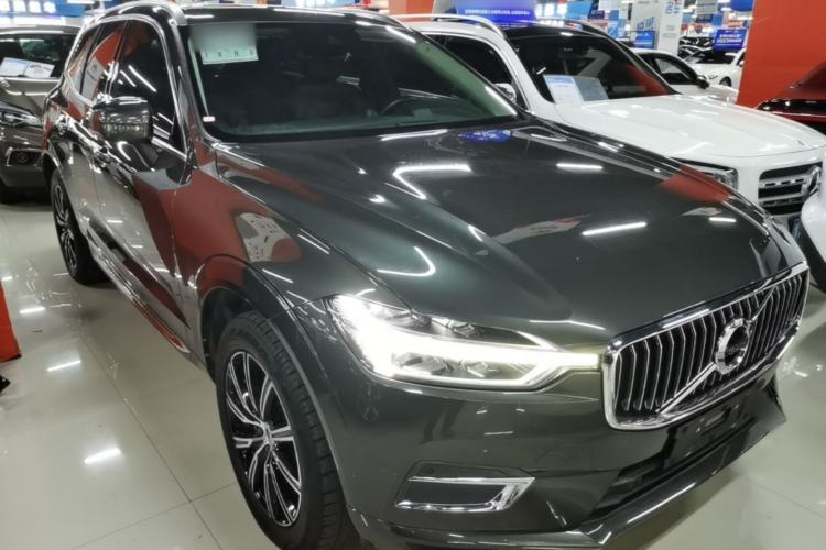 Used Volvo XC60 2020 T5 4x4 Smart Luxury Edition Front Right 45 Deg
