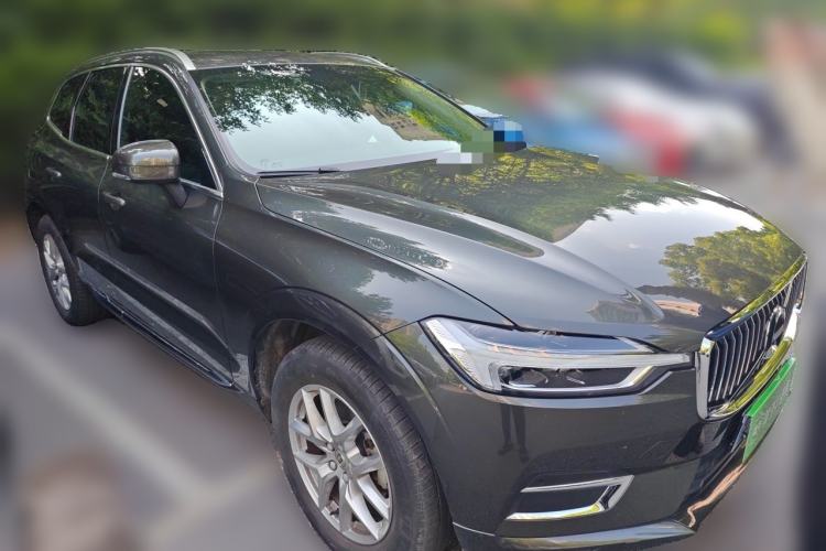 Used Volvo XC60 2020 T5 4x4 Zhiyi Luxury Edition Front Right 45 Deg