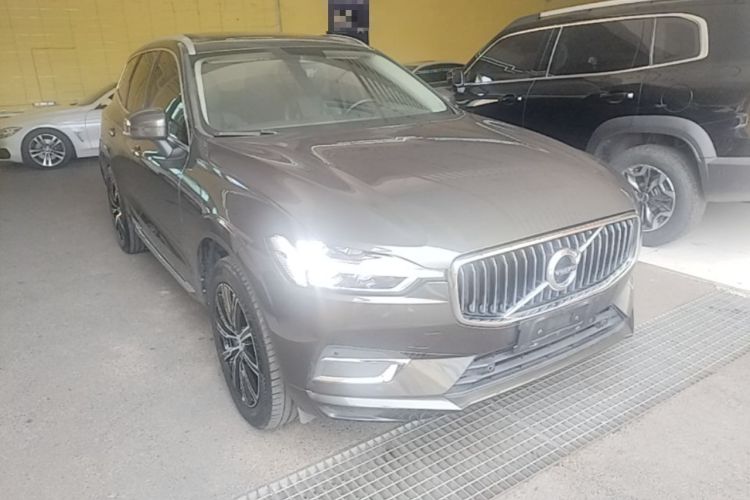 Used Volvo XC60 2020 T5 4x4 Smart Luxury Edition Front Right 45 Deg