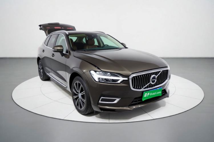 Used Volvo XC60 2020 T5 4x4 Smart Luxury Edition Front Right 45 Deg
