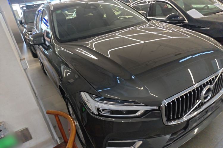 Used Volvo XC60 2020 T4 SmartDrive Luxury Edition Front Right 45 Deg