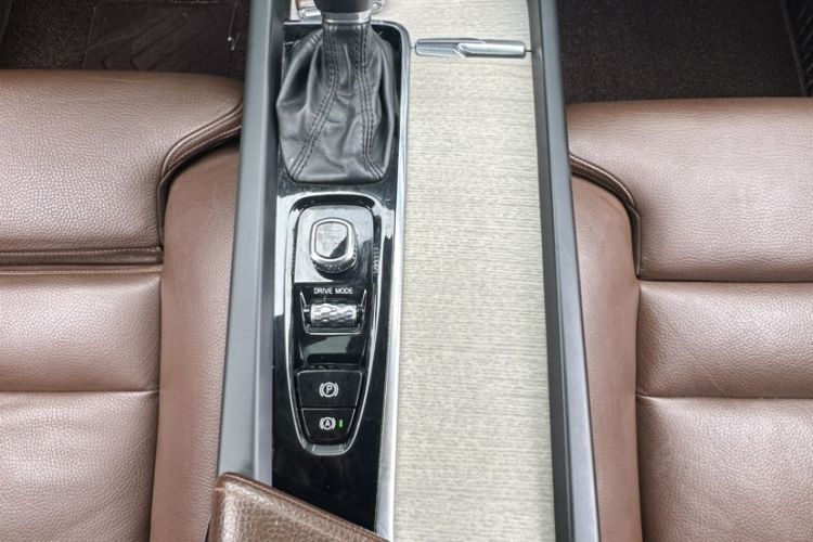 Used Volvo XC60 2020 T5 4x4 Zhiya Luxury Edition Gear Lever