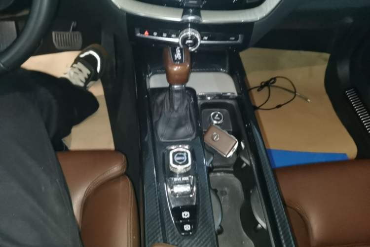 Used Volvo XC60 2020 T5 4x4 Smart Luxury Edition Gear Lever