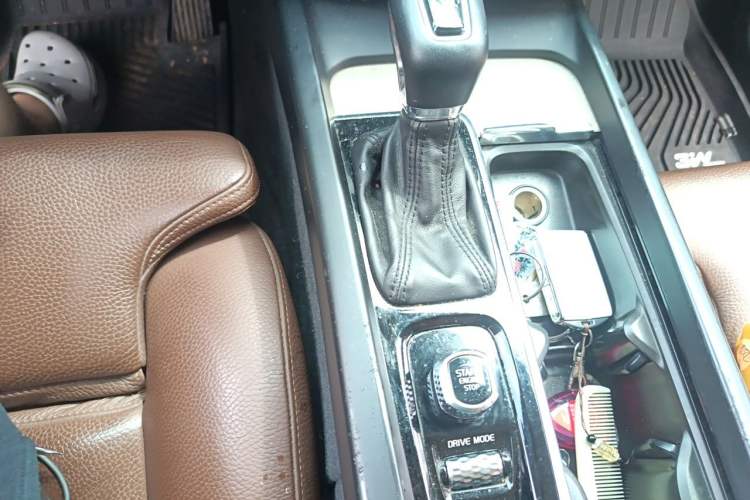 Used Volvo XC60 2020 T5 4x4 Smart Luxury Edition Gear Lever