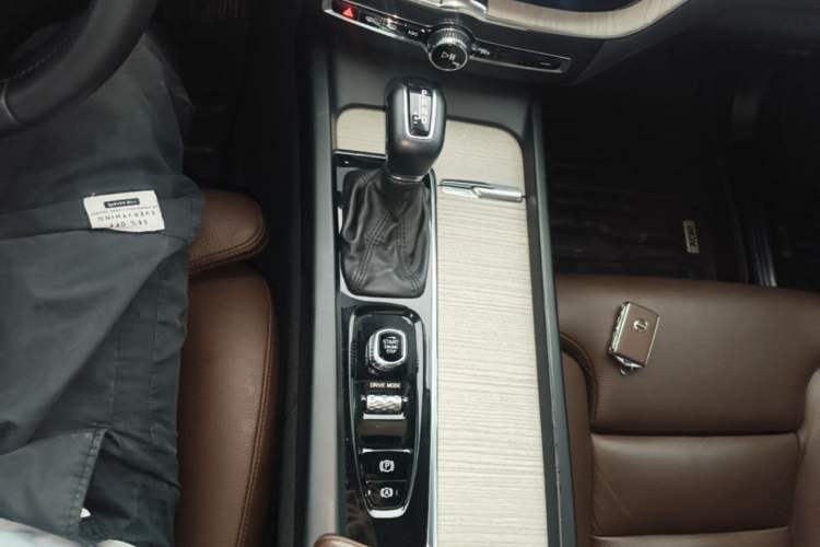 Used Volvo XC60 2020 T5 4x4 Zhiya Luxury Edition Gear Lever