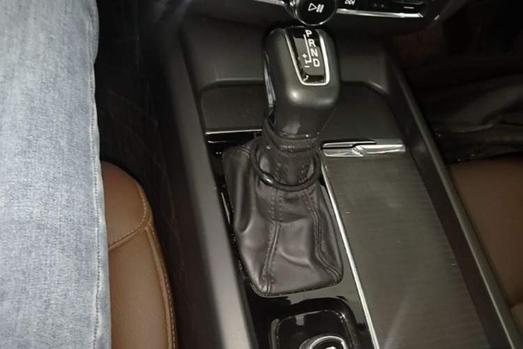 Used Volvo XC60 2020 T5 4x4 Zhiyi Luxury Edition Gear Lever