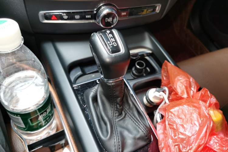 Used Volvo XC60 2020 T5 4x4 Smart Luxury Edition Gear Lever