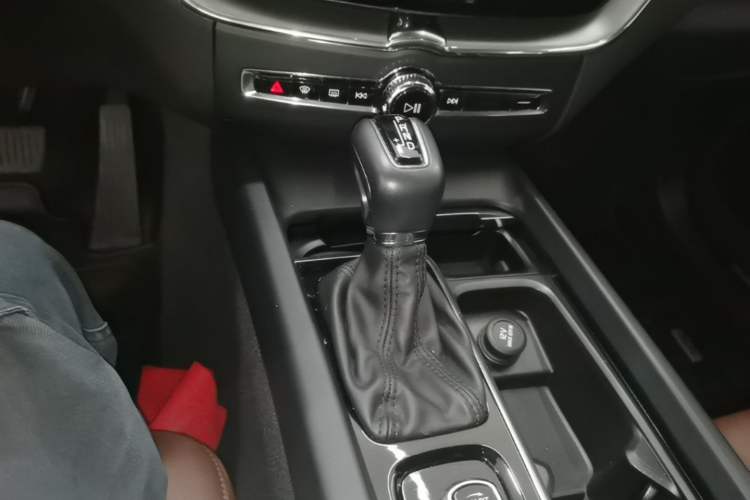 Used Volvo XC60 2020 T5 4x4 Zhiyi Luxury Edition Gear Lever