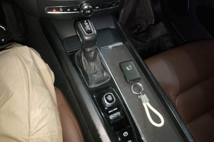 Used Volvo XC60 2020 T5 4x4 Zhiyi Luxury Edition Gear Lever