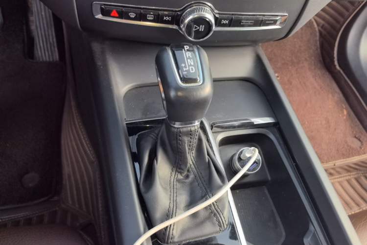Used Volvo XC60 2020 T5 4x4 Zhiyi Luxury Edition Gear Lever