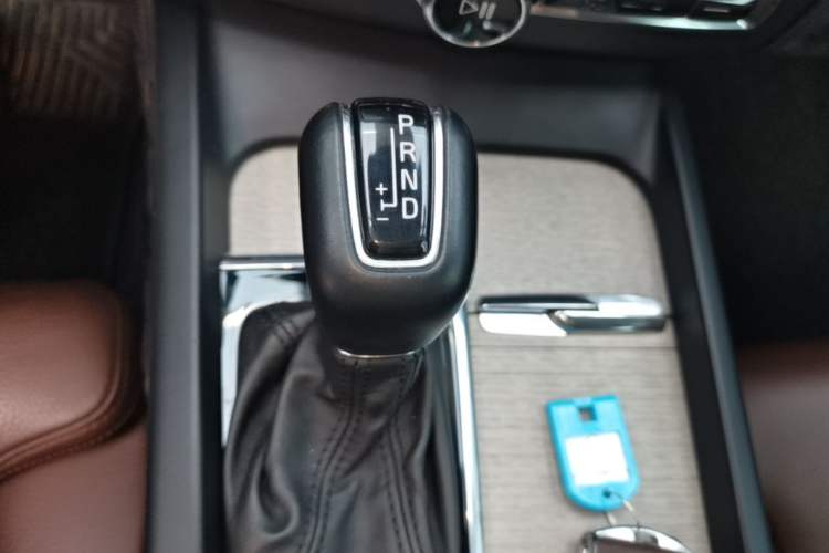 Used Volvo XC60 2020 T5 4x4 Smart Luxury Edition Gear Lever