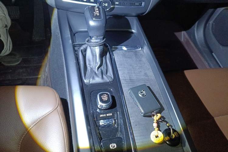 Used Volvo XC60 2020 T5 4x4 Zhiyi Luxury Edition Gear Lever