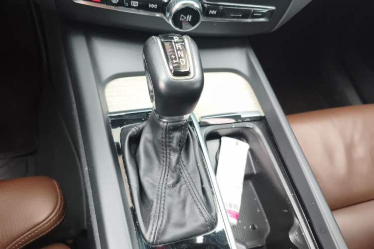Used Volvo XC60 2020 T5 4x4 Smart Luxury Edition Gear Lever