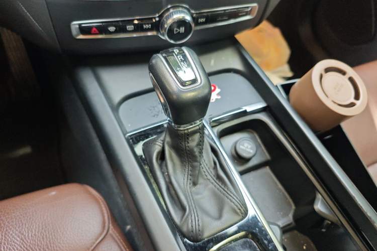 Used Volvo XC60 2020 T5 4x4 Zhiyi Luxury Edition Gear Lever