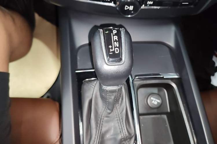 Used Volvo XC60 2020 T5 4x4 Zhiyi Luxury Edition Gear Lever