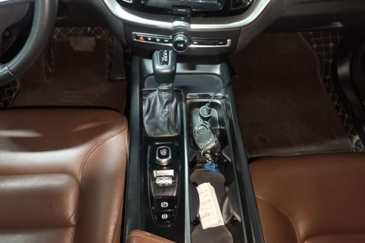 Used Volvo XC60 2020 T5 4x4 Zhiyi Luxury Edition Gear Lever