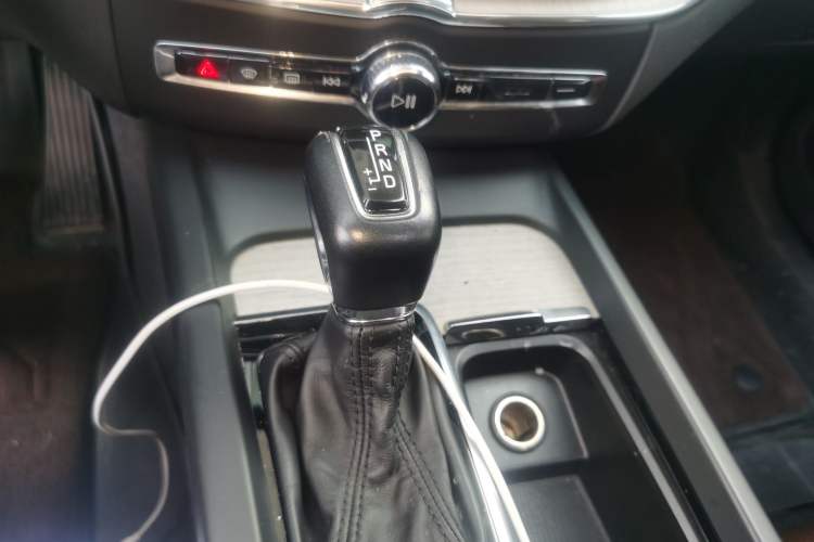Used Volvo XC60 2020 T5 4x4 Smart Luxury Edition Gear Lever