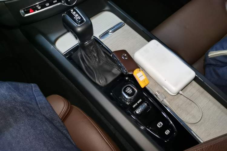 Used Volvo XC60 2020 T5 4x4 Smart Luxury Edition Gear Lever